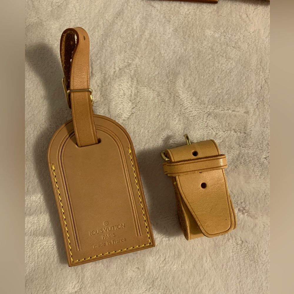 Louis Vuitton Brown Leather Bag Tag🤍